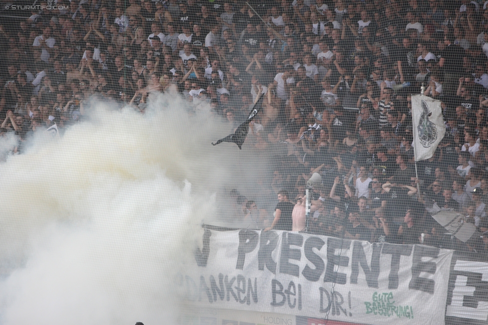 Sturm Graz - Rapid Wien
Oesterreichische Fussball Bundesliga, 7. Runde, SK Sturm Graz - SK Rapid Wien, Stadion Liebenau Graz, 10.09.2016. 

Foto zeigt Fans von Sturm
Schlüsselwörter: pyrotechnik