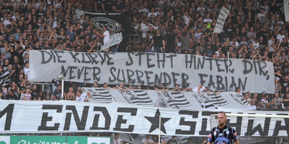 Sturm Graz - Rapid Wien
Oesterreichische Fussball Bundesliga, 7. Runde, SK Sturm Graz - SK Rapid Wien, Stadion Liebenau Graz, 10.09.2016. 

Foto zeigt Fans von Sturm mit einem Spruchband
