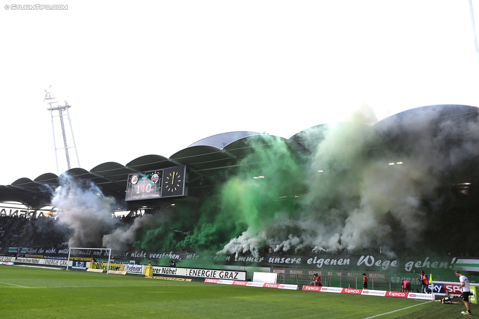 Sturm Graz - Rapid Wien
Oesterreichische Fussball Bundesliga, 7. Runde, SK Sturm Graz - SK Rapid Wien, Stadion Liebenau Graz, 10.09.2016. 

Foto zeigt Fans von Sturm mit einer Choreografie
Schlüsselwörter: pyrotechnik