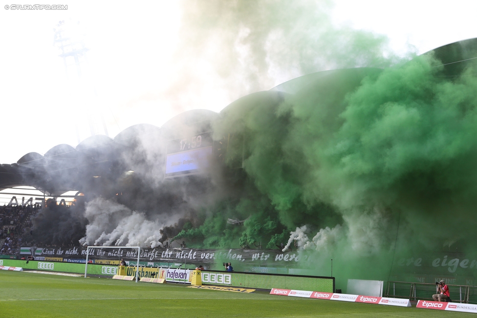 Sturm Graz - Rapid Wien
Oesterreichische Fussball Bundesliga, 7. Runde, SK Sturm Graz - SK Rapid Wien, Stadion Liebenau Graz, 10.09.2016. 

Foto zeigt Fans von Sturm mit einer Choreografie
Schlüsselwörter: pyrotechnik