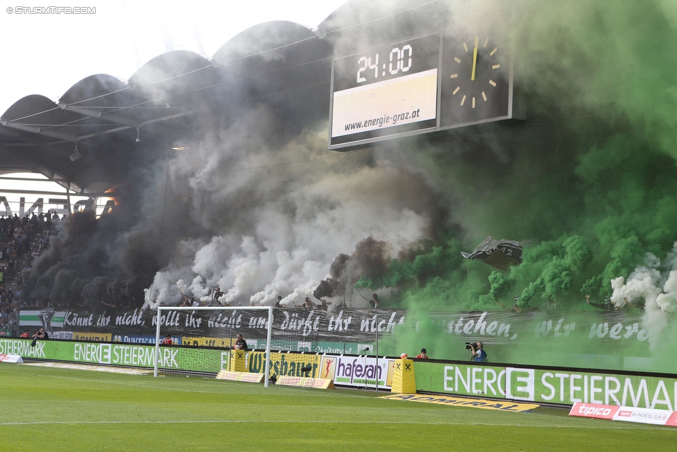 Sturm Graz - Rapid Wien
Oesterreichische Fussball Bundesliga, 7. Runde, SK Sturm Graz - SK Rapid Wien, Stadion Liebenau Graz, 10.09.2016. 

Foto zeigt Fans von Sturm mit einer Choreografie
Schlüsselwörter: pyrotechnik