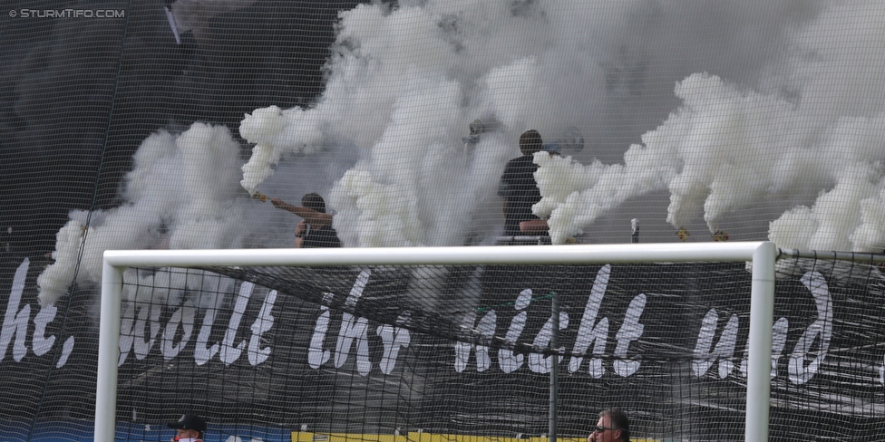 Sturm Graz - Rapid Wien
Oesterreichische Fussball Bundesliga, 7. Runde, SK Sturm Graz - SK Rapid Wien, Stadion Liebenau Graz, 10.09.2016. 

Foto zeigt Fans von Sturm mit einer Choreografie
Schlüsselwörter: pyrotechnik