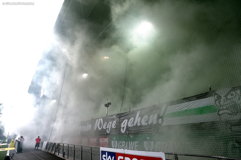 Sturm Graz - Rapid Wien
Oesterreichische Fussball Bundesliga, 7. Runde, SK Sturm Graz - SK Rapid Wien, Stadion Liebenau Graz, 10.09.2016. 

Foto zeigt Fans von Sturm mit einer Choreografie
Schlüsselwörter: pyrotechnik