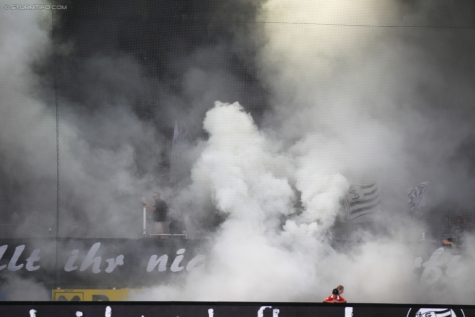 Sturm Graz - Rapid Wien
Oesterreichische Fussball Bundesliga, 7. Runde, SK Sturm Graz - SK Rapid Wien, Stadion Liebenau Graz, 10.09.2016. 

Foto zeigt Fans von Sturm mit einer Choreografie
Schlüsselwörter: pyrotechnik