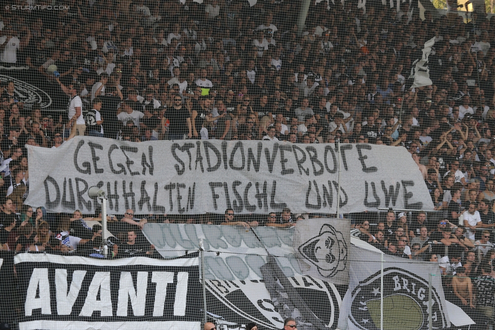 Sturm Graz - Rapid Wien
Oesterreichische Fussball Bundesliga, 7. Runde, SK Sturm Graz - SK Rapid Wien, Stadion Liebenau Graz, 10.09.2016. 

Foto zeigt Fans von Sturm mit einem Spruchband
