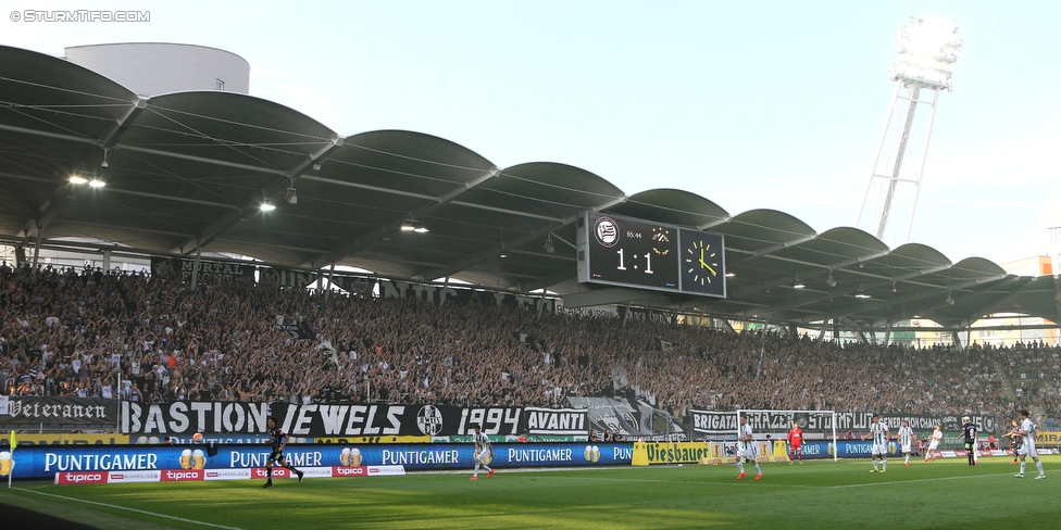 Sturm Graz - Rapid Wien
Oesterreichische Fussball Bundesliga, 7. Runde, SK Sturm Graz - SK Rapid Wien, Stadion Liebenau Graz, 10.09.2016. 

Foto zeigt Fans von Sturm
