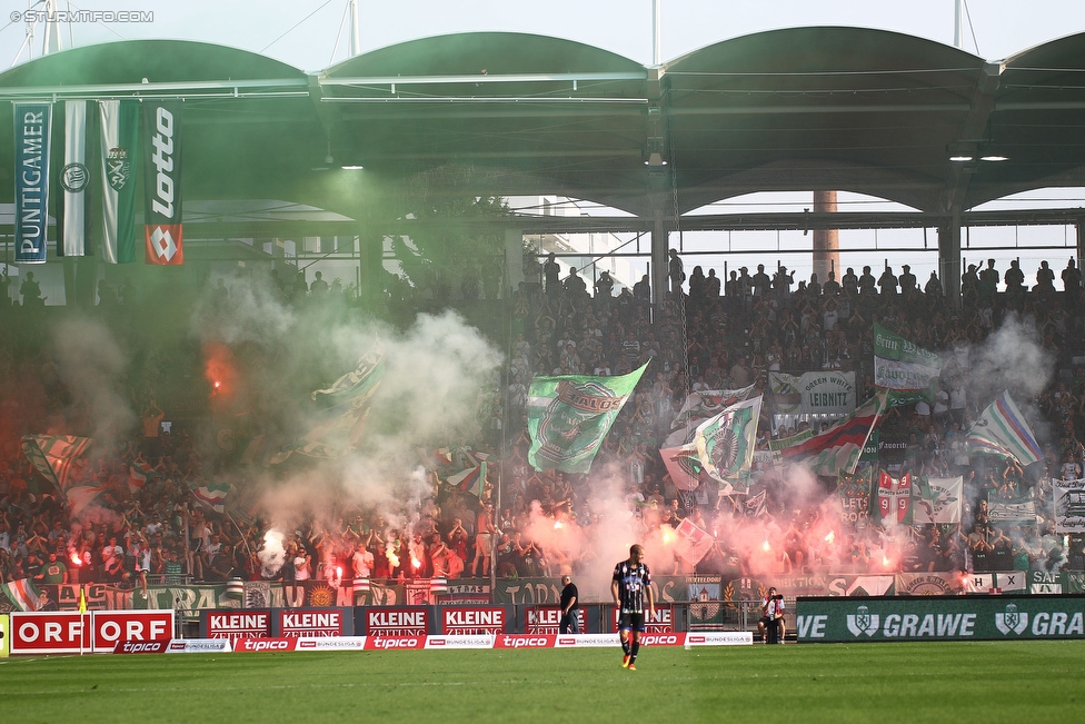 Sturm Graz - Rapid Wien
Oesterreichische Fussball Bundesliga, 7. Runde, SK Sturm Graz - SK Rapid Wien, Stadion Liebenau Graz, 10.09.2016. 

Foto zeigt Fans von Rapid
Schlüsselwörter: pyrotechnik