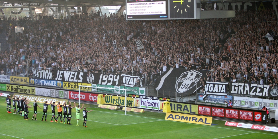 Sturm Graz - Rapid Wien
Oesterreichische Fussball Bundesliga, 7. Runde, SK Sturm Graz - SK Rapid Wien, Stadion Liebenau Graz, 10.09.2016. 

Foto zeigt Fans von Sturm und die Mannschaft von Sturm
Schlüsselwörter: jubel