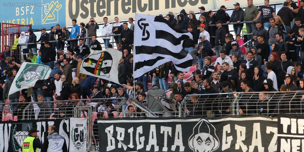 Admira Wacker - Sturm Graz
Oesterreichische Fussball Bundesliga, 8. Runde, FC Admira Wacker Moedling - SK Sturm Graz, Stadion Suedstadt Maria Enzersdorf, 17.09.2016. 

Foto zeigt Fans von Sturm
