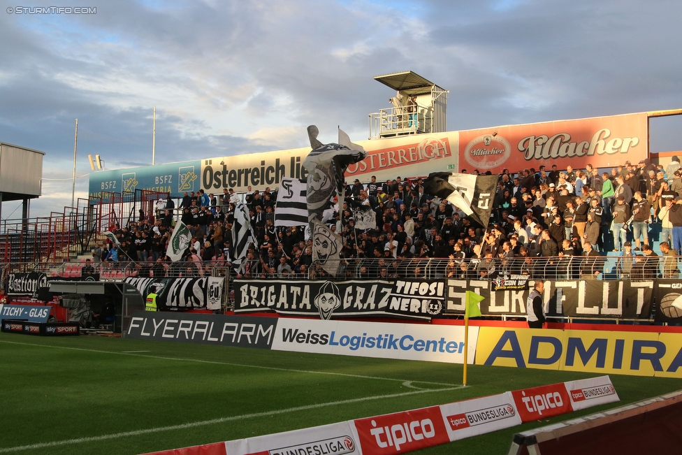 Admira Wacker - Sturm Graz
Oesterreichische Fussball Bundesliga, 8. Runde, FC Admira Wacker Moedling - SK Sturm Graz, Stadion Suedstadt Maria Enzersdorf, 17.09.2016. 

Foto zeigt Fans von Sturm
