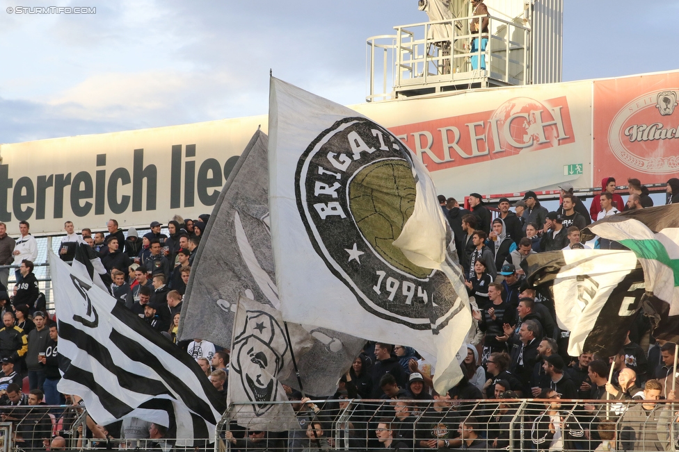 Admira Wacker - Sturm Graz
Oesterreichische Fussball Bundesliga, 8. Runde, FC Admira Wacker Moedling - SK Sturm Graz, Stadion Suedstadt Maria Enzersdorf, 17.09.2016. 

Foto zeigt Fans von Sturm
