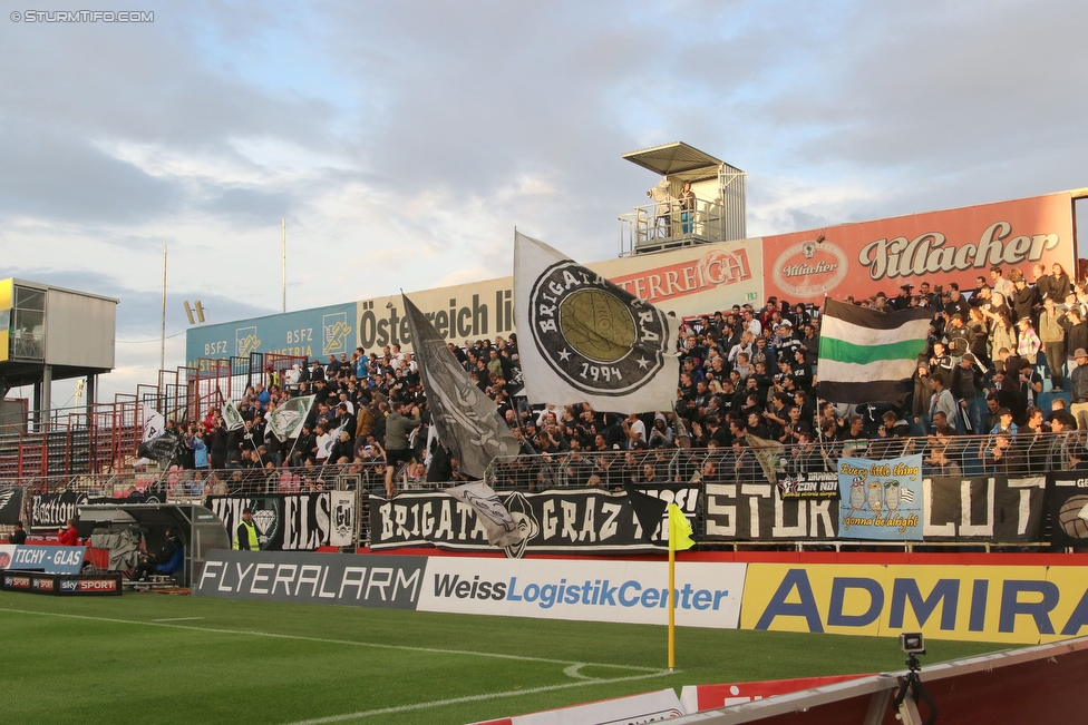 Admira Wacker - Sturm Graz
Oesterreichische Fussball Bundesliga, 8. Runde, FC Admira Wacker Moedling - SK Sturm Graz, Stadion Suedstadt Maria Enzersdorf, 17.09.2016. 

Foto zeigt Fans von Sturm
