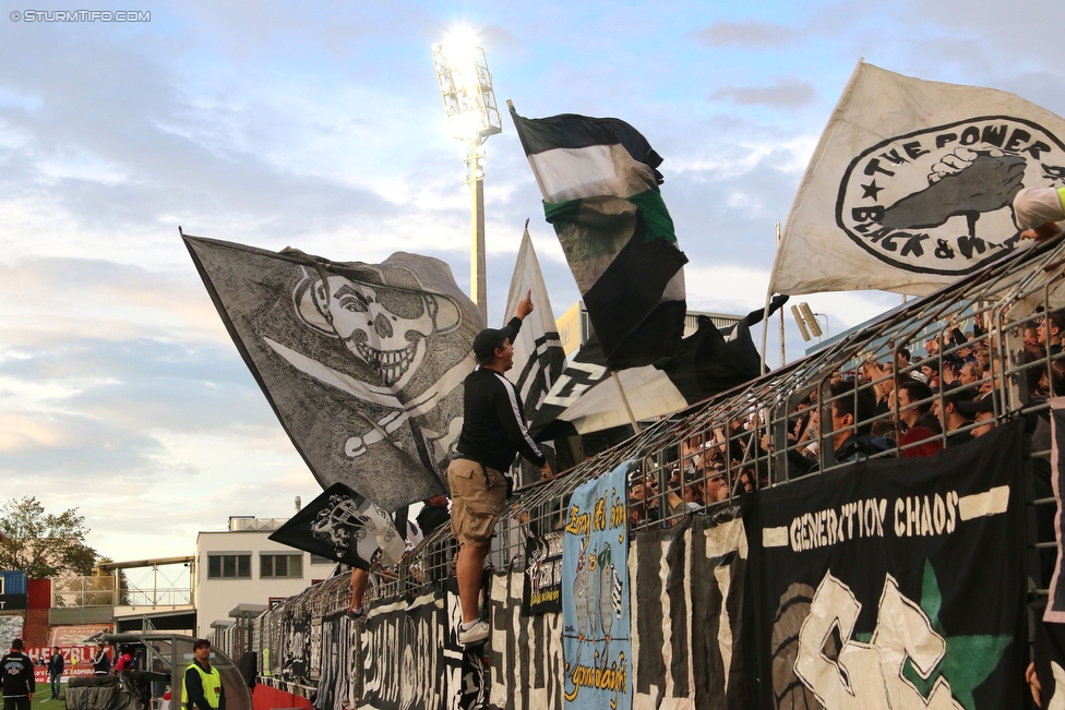 Admira Wacker - Sturm Graz
Oesterreichische Fussball Bundesliga, 8. Runde, FC Admira Wacker Moedling - SK Sturm Graz, Stadion Suedstadt Maria Enzersdorf, 17.09.2016. 

Foto zeigt Fans von Sturm
