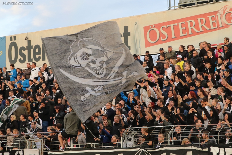 Admira Wacker - Sturm Graz
Oesterreichische Fussball Bundesliga, 8. Runde, FC Admira Wacker Moedling - SK Sturm Graz, Stadion Suedstadt Maria Enzersdorf, 17.09.2016. 

Foto zeigt Fans von Sturm
