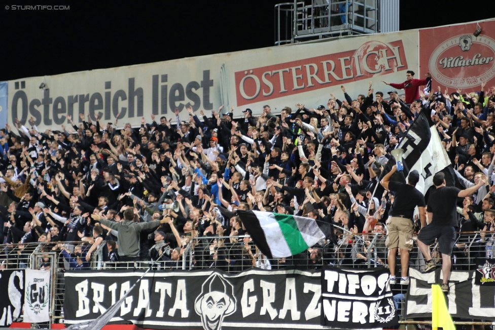 Admira Wacker - Sturm Graz
Oesterreichische Fussball Bundesliga, 8. Runde, FC Admira Wacker Moedling - SK Sturm Graz, Stadion Suedstadt Maria Enzersdorf, 17.09.2016. 

Foto zeigt Fans von Sturm
