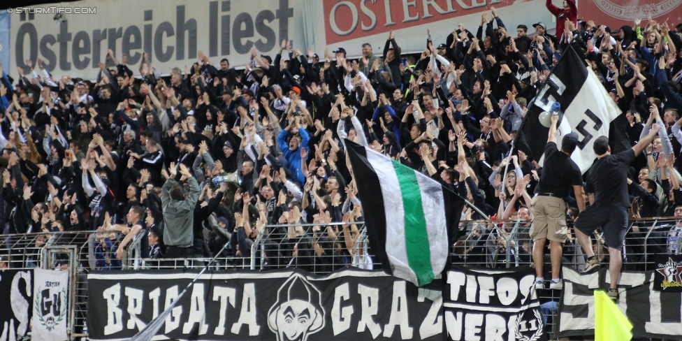 Admira Wacker - Sturm Graz
Oesterreichische Fussball Bundesliga, 8. Runde, FC Admira Wacker Moedling - SK Sturm Graz, Stadion Suedstadt Maria Enzersdorf, 17.09.2016. 

Foto zeigt Fans von Sturm
