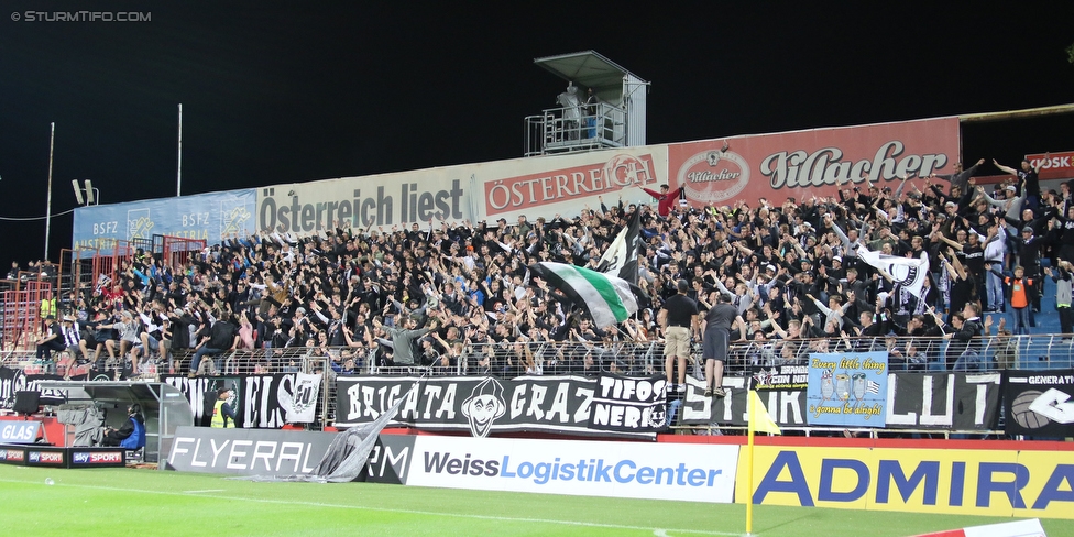 Admira Wacker - Sturm Graz
Oesterreichische Fussball Bundesliga, 8. Runde, FC Admira Wacker Moedling - SK Sturm Graz, Stadion Suedstadt Maria Enzersdorf, 17.09.2016. 

Foto zeigt Fans von Sturm
