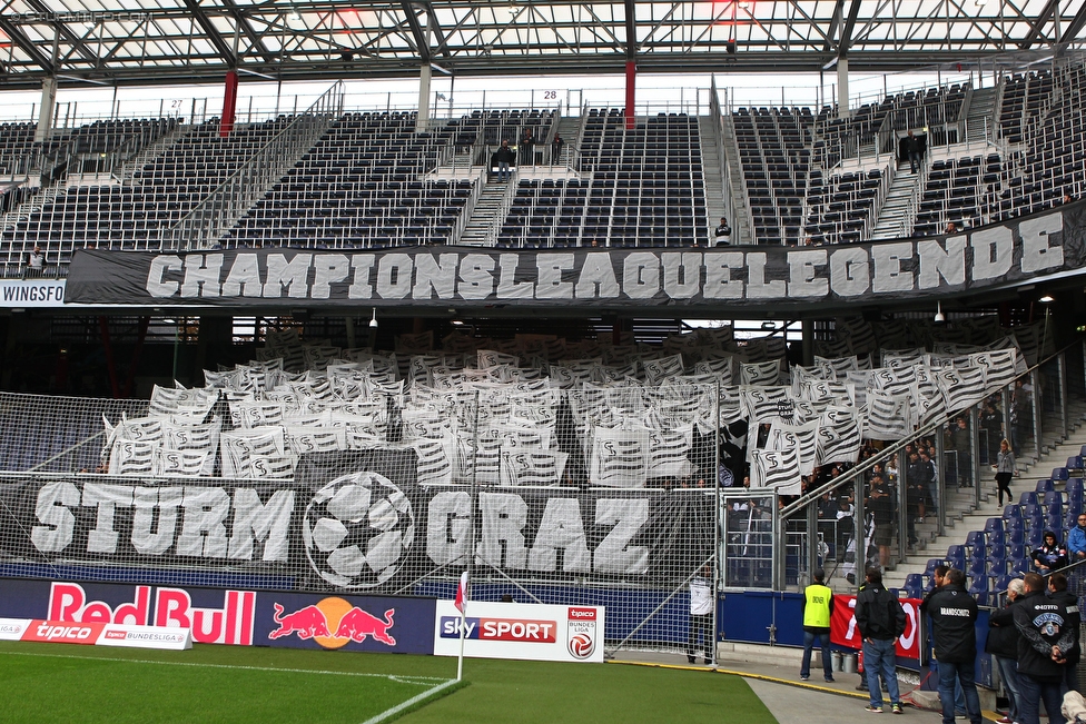 Salzburg - Sturm Graz
Oesterreichische Fussball Bundesliga, 10. Runde, FC RB Salzburg - SK Sturm Graz, Stadion Wals-Siezenheim, 02.10.2016. 

Foto zeigt Fans von Sturm mit einer Choreografie
