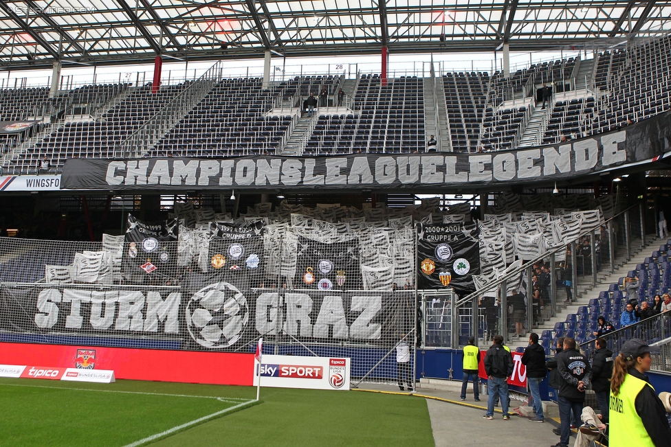 Salzburg - Sturm Graz
Oesterreichische Fussball Bundesliga, 10. Runde, FC RB Salzburg - SK Sturm Graz, Stadion Wals-Siezenheim, 02.10.2016. 

Foto zeigt Fans von Sturm mit einer Choreografie
