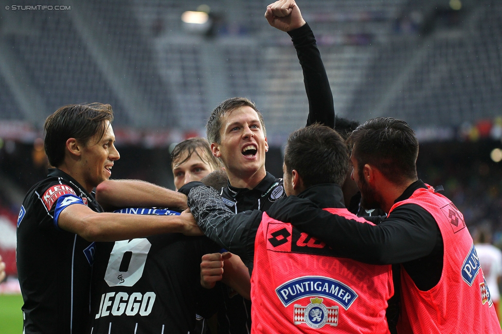 Salzburg - Sturm Graz
Oesterreichische Fussball Bundesliga, 10. Runde, FC RB Salzburg - SK Sturm Graz, Stadion Wals-Siezenheim, 02.10.2016. 

Foto zeigt Uros Matic (Sturm). James Jeggo (Sturm) und Deni Alar (Sturm)
Schlüsselwörter: torjubel