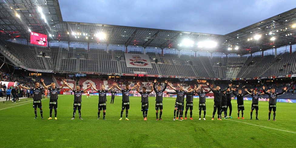 Salzburg - Sturm Graz
Oesterreichische Fussball Bundesliga, 10. Runde, FC RB Salzburg - SK Sturm Graz, Stadion Wals-Siezenheim, 02.10.2016. 

Foto zeigt die Mannschaft von Sturm
Schlüsselwörter: jubel