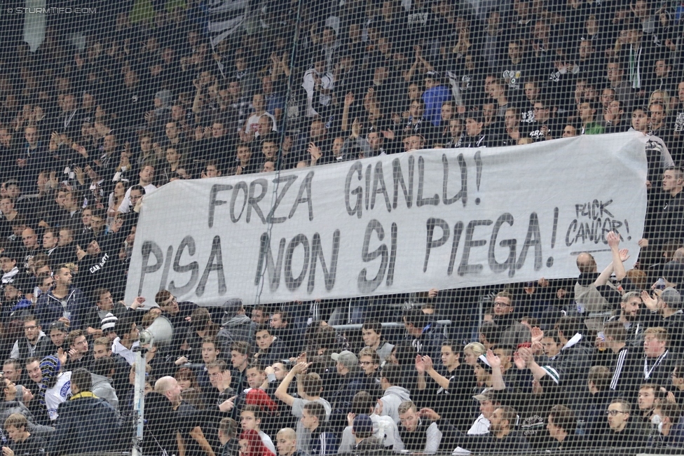 Sturm Graz - Ried
Oesterreichische Fussball Bundesliga, 11. Runde, SK Sturm Graz - SV Ried, Stadion Liebenau Graz, 15.10.2016. 

Foto zeigt Fans von Sturm mit einem Spruchband
