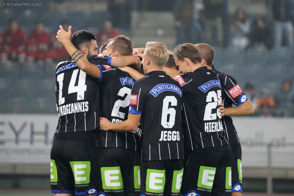 Sturm Graz - Ried
Oesterreichische Fussball Bundesliga, 11. Runde, SK Sturm Graz - SV Ried, Stadion Liebenau Graz, 15.10.2016. 

Foto zeigt die Mannschaft von Sturm
Schlüsselwörter: torjubel