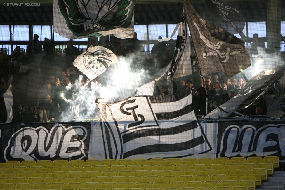 Austria Wien - Sturm Graz
Oesterreichische Fussball Bundesliga, 13. Runde, FK Austria Wien - SK Sturm Graz, Ernst Happel Stadion Wien, 30.10.2016. 

Foto zeigt Fans von Sturm mit einer Choreografie
Schlüsselwörter: pyrotechnik