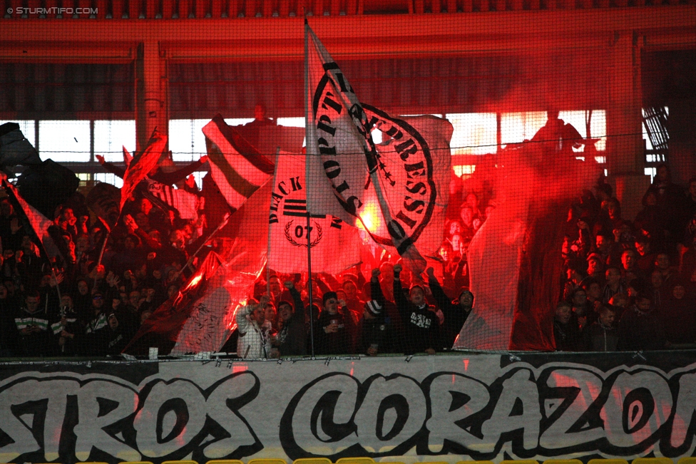 Austria Wien - Sturm Graz
Oesterreichische Fussball Bundesliga, 13. Runde, FK Austria Wien - SK Sturm Graz, Ernst Happel Stadion Wien, 30.10.2016. 

Foto zeigt Fans von Sturm mit einer Choreografie
Schlüsselwörter: pyrotechnik