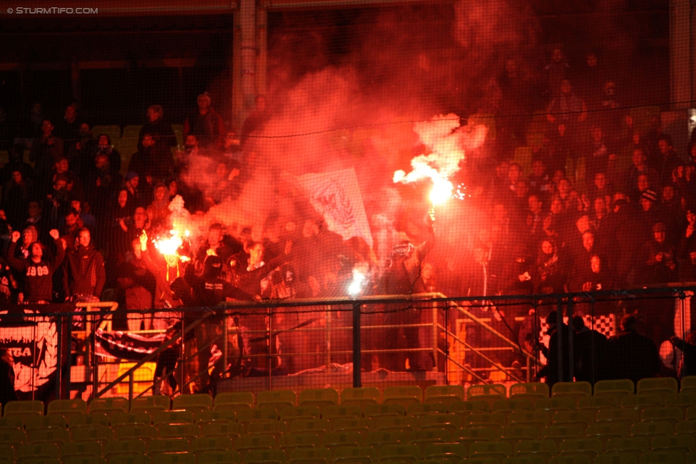 Austria Wien - Sturm Graz
Oesterreichische Fussball Bundesliga, 13. Runde, FK Austria Wien - SK Sturm Graz, Ernst Happel Stadion Wien, 30.10.2016. 

Foto zeigt Fans von Sturm
Schlüsselwörter: pyrotechnik