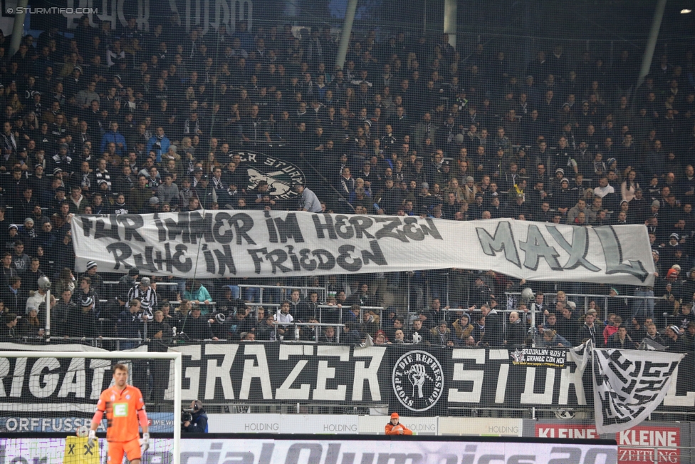 Sturm Graz - St. Poelten
Oesterreichische Fussball Bundesliga, 14. Runde, SK Sturm Graz - SKN St. Poelten, Stadion Liebenau Graz, 05.11.2016. 

Foto zeigt Fans von Sturm mit einem Spruchband
