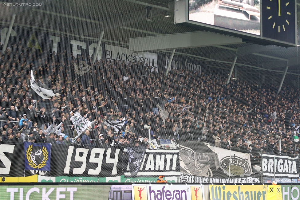 Sturm Graz - St. Poelten
Oesterreichische Fussball Bundesliga, 14. Runde, SK Sturm Graz - SKN St. Poelten, Stadion Liebenau Graz, 05.11.2016. 

Foto zeigt Fans von Sturm
