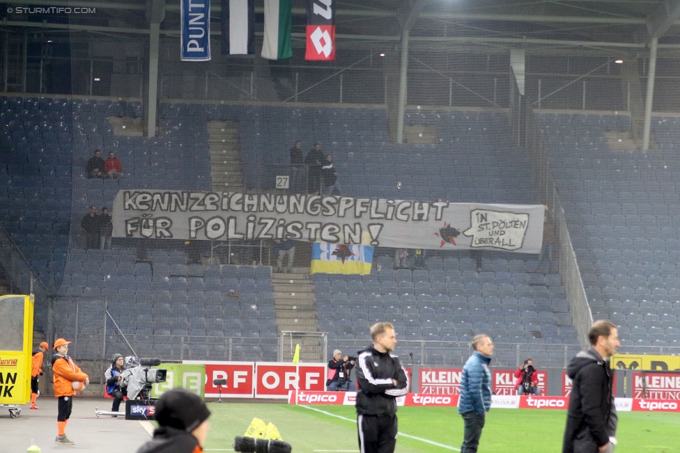 Sturm Graz - St. Poelten
Oesterreichische Fussball Bundesliga, 14. Runde, SK Sturm Graz - SKN St. Poelten, Stadion Liebenau Graz, 05.11.2016. 

Foto zeigt Fans von St. Poelten mit einem Spruchband
Schlüsselwörter: protest