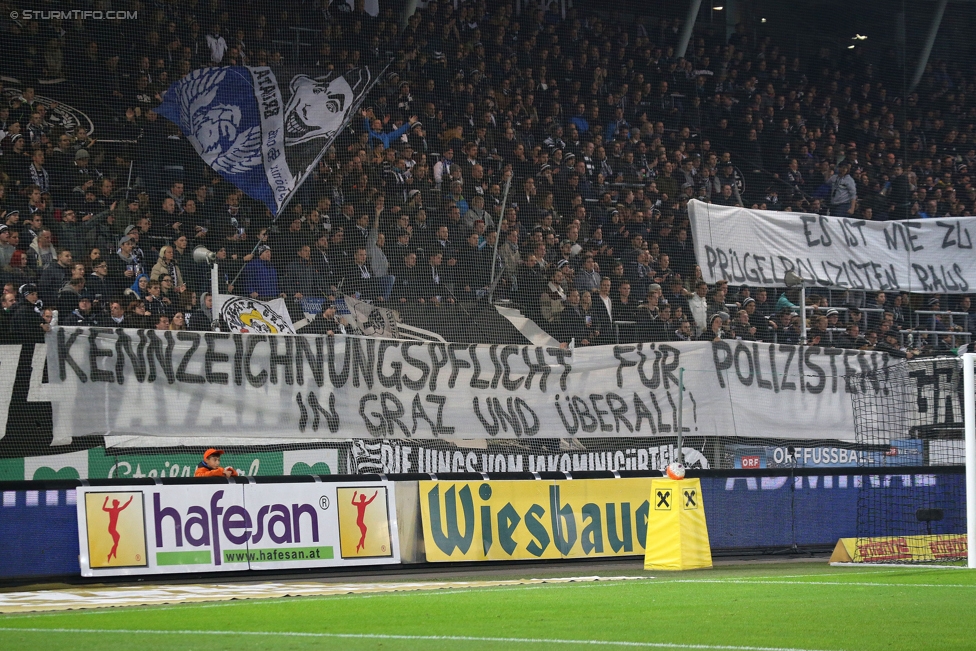 Sturm Graz - St. Poelten
Oesterreichische Fussball Bundesliga, 14. Runde, SK Sturm Graz - SKN St. Poelten, Stadion Liebenau Graz, 05.11.2016. 

Foto zeigt Fans von Sturm mit einem Spruchband
Schlüsselwörter: protest