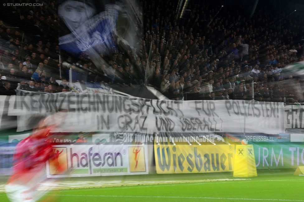 Sturm Graz - St. Poelten
Oesterreichische Fussball Bundesliga, 14. Runde, SK Sturm Graz - SKN St. Poelten, Stadion Liebenau Graz, 05.11.2016. 

Foto zeigt Fans von Sturm mit einem Spruchband
Schlüsselwörter: protest