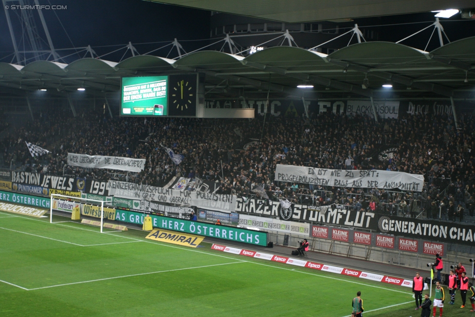 Sturm Graz - St. Poelten
Oesterreichische Fussball Bundesliga, 14. Runde, SK Sturm Graz - SKN St. Poelten, Stadion Liebenau Graz, 05.11.2016. 

Foto zeigt Fans von Sturm mit einem Spruchband
Schlüsselwörter: protest