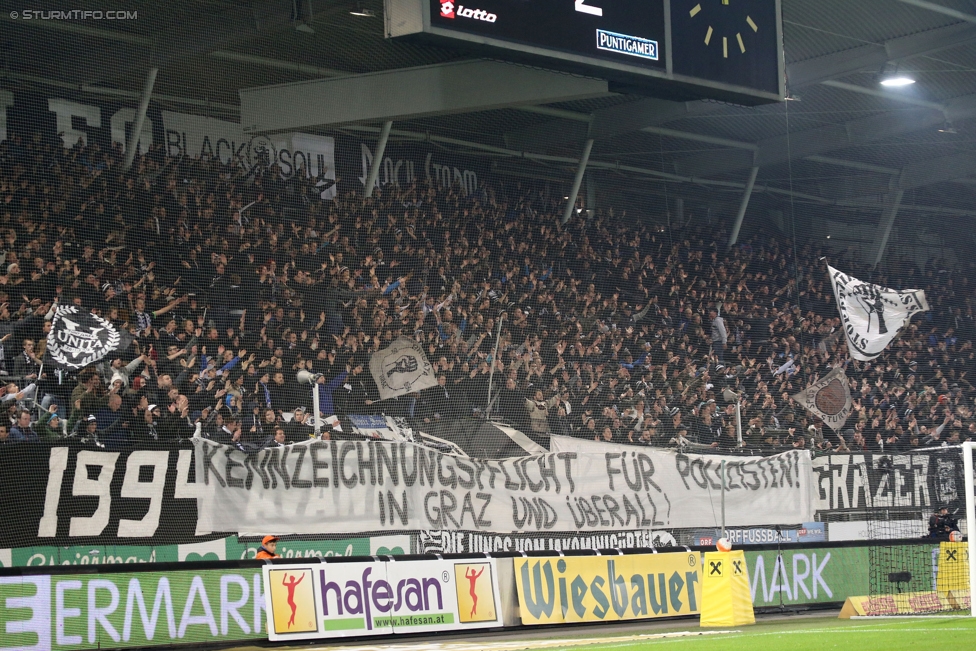 Sturm Graz - St. Poelten
Oesterreichische Fussball Bundesliga, 14. Runde, SK Sturm Graz - SKN St. Poelten, Stadion Liebenau Graz, 05.11.2016. 

Foto zeigt Fans von Sturm mit einem Spruchband
