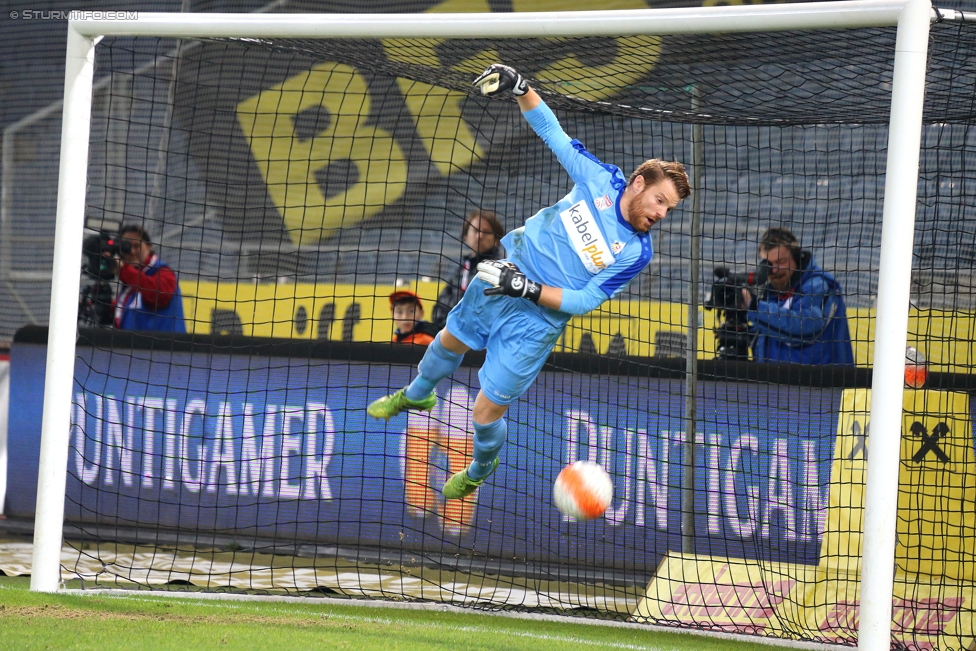 Sturm Graz - St. Poelten
Oesterreichische Fussball Bundesliga, 14. Runde, SK Sturm Graz - SKN St. Poelten, Stadion Liebenau Graz, 05.11.2016. 

Foto zeigt Thomas Vollnhofer (St. Poelten) 
