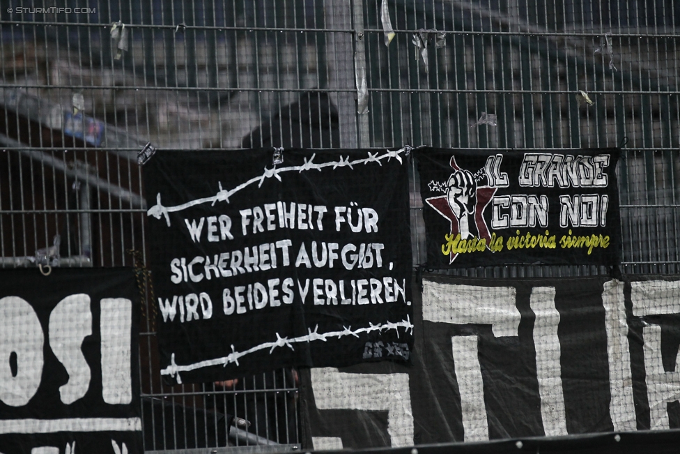 Altach - Sturm Graz
Oesterreichische Fussball Bundesliga, 15. Runde, SC Rheindorf Altach - SK Sturm Graz, Stadion Schnabelholz Altach, 19.11.2016. 

Foto zeigt Fans von Sturm
