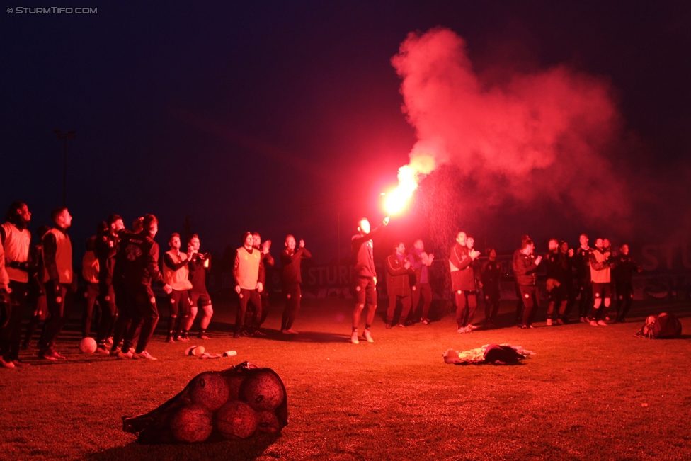 Rapid Wien - Sturm Graz
Oesterreichische Fussball Bundesliga, 16. Runde, SK Rapid Wien - SK Sturm Graz, Weststadion Wien, 27.11.2016. 

Foto zeigt die Verabschiedung der Mannschaft am Vorabend im Trainingszentrum Messendorf
