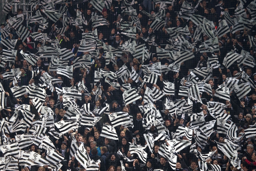 Rapid Wien - Sturm Graz
Oesterreichische Fussball Bundesliga, 16. Runde, SK Rapid Wien - SK Sturm Graz, Weststadion Wien, 27.11.2016. 

Foto zeigt Fans von Sturm mit einer Choreografie
