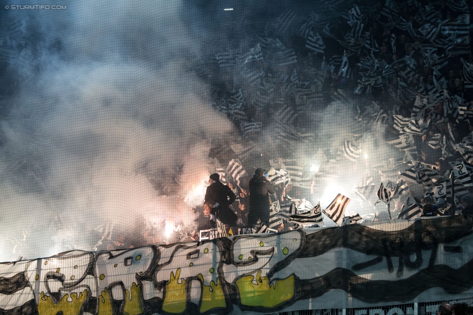 Rapid Wien - Sturm Graz
Oesterreichische Fussball Bundesliga, 16. Runde, SK Rapid Wien - SK Sturm Graz, Weststadion Wien, 27.11.2016. 

Foto zeigt Fans von Sturm mit einer Choreografie
