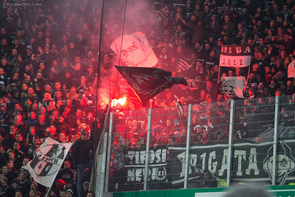 Rapid Wien - Sturm Graz
Oesterreichische Fussball Bundesliga, 16. Runde, SK Rapid Wien - SK Sturm Graz, Weststadion Wien, 27.11.2016. 

Foto zeigt Fans von Sturm
Schlüsselwörter: pyrotechnik