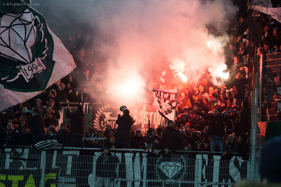 Rapid Wien - Sturm Graz
Oesterreichische Fussball Bundesliga, 16. Runde, SK Rapid Wien - SK Sturm Graz, Weststadion Wien, 27.11.2016. 

Foto zeigt Fans von Sturm
Schlüsselwörter: pyrotechnik