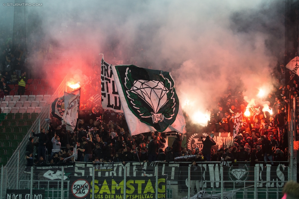 Rapid Wien - Sturm Graz
Oesterreichische Fussball Bundesliga, 16. Runde, SK Rapid Wien - SK Sturm Graz, Weststadion Wien, 27.11.2016. 

Foto zeigt Fans von Sturm
Schlüsselwörter: pyrotechnik