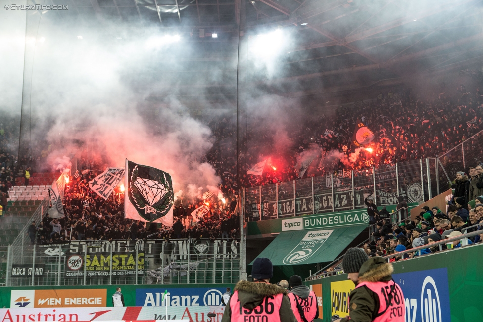 Rapid Wien - Sturm Graz
Oesterreichische Fussball Bundesliga, 16. Runde, SK Rapid Wien - SK Sturm Graz, Weststadion Wien, 27.11.2016. 

Foto zeigt Fans von Sturm
Schlüsselwörter: pyrotechnik