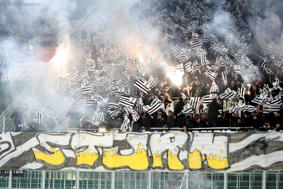 Rapid Wien - Sturm Graz
Oesterreichische Fussball Bundesliga, 16. Runde, SK Rapid Wien - SK Sturm Graz, Weststadion Wien, 27.11.2016. 

Foto zeigt Fans von Sturm mit einer Choreografie
Schlüsselwörter: pyrotechnik