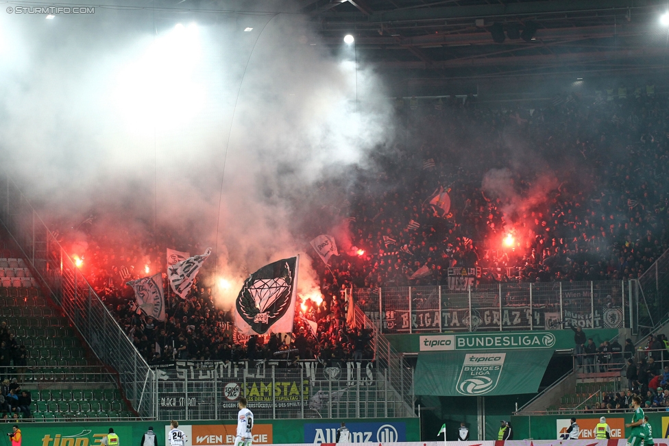 Rapid Wien - Sturm Graz
Oesterreichische Fussball Bundesliga, 16. Runde, SK Rapid Wien - SK Sturm Graz, Weststadion Wien, 27.11.2016. 

Foto zeigt Fans von Sturm
Schlüsselwörter: pyrotechnik