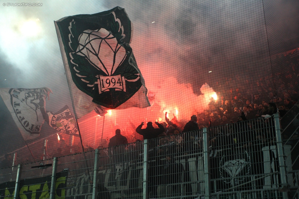 Rapid Wien - Sturm Graz
Oesterreichische Fussball Bundesliga, 16. Runde, SK Rapid Wien - SK Sturm Graz, Weststadion Wien, 27.11.2016. 

Foto zeigt Fans von Sturm
Schlüsselwörter: pyrotechnik