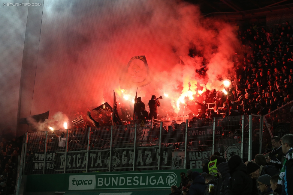 Rapid Wien - Sturm Graz
Oesterreichische Fussball Bundesliga, 16. Runde, SK Rapid Wien - SK Sturm Graz, Weststadion Wien, 27.11.2016. 

Foto zeigt Fans von Sturm
Schlüsselwörter: pyrotechnik